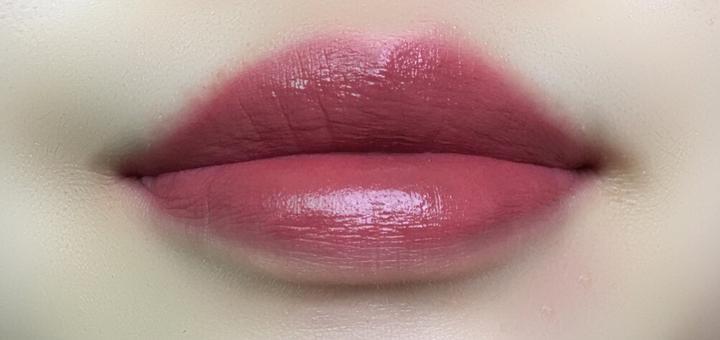 在化妆台上化妆,在化妆台上面化妆