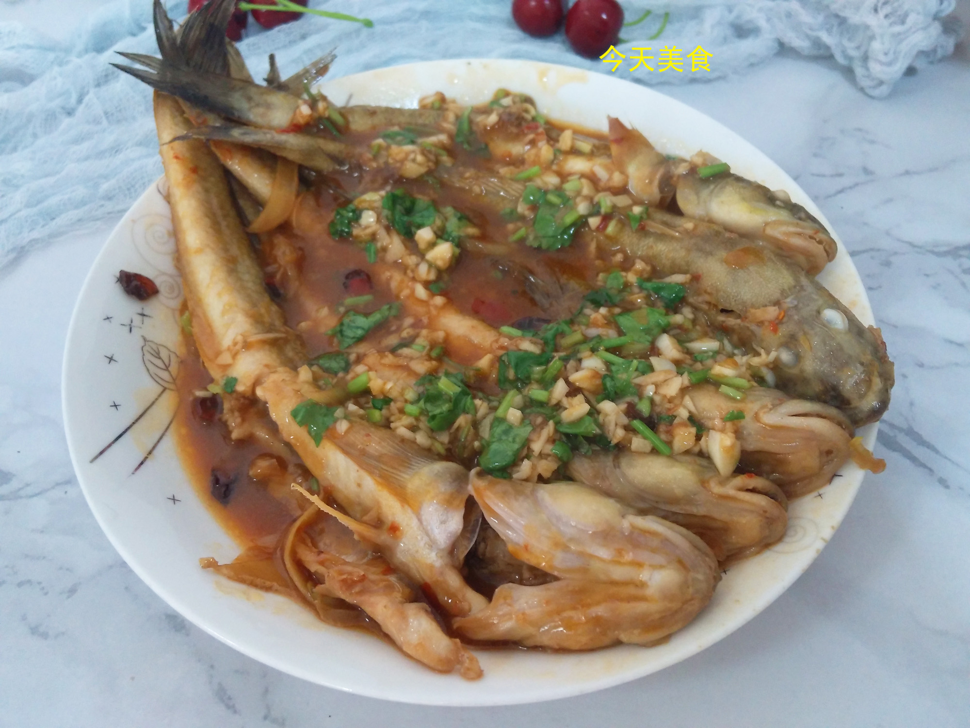 秋天最爱“胖头鱼”，它长得胖，有一个大头，骨软刺少就是好吃！