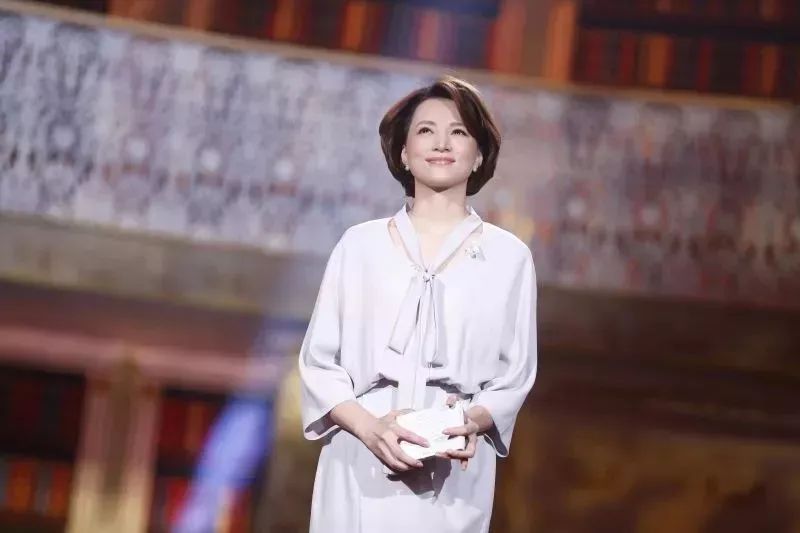 董卿怎么保养的,董卿说30岁的女人最好的状态