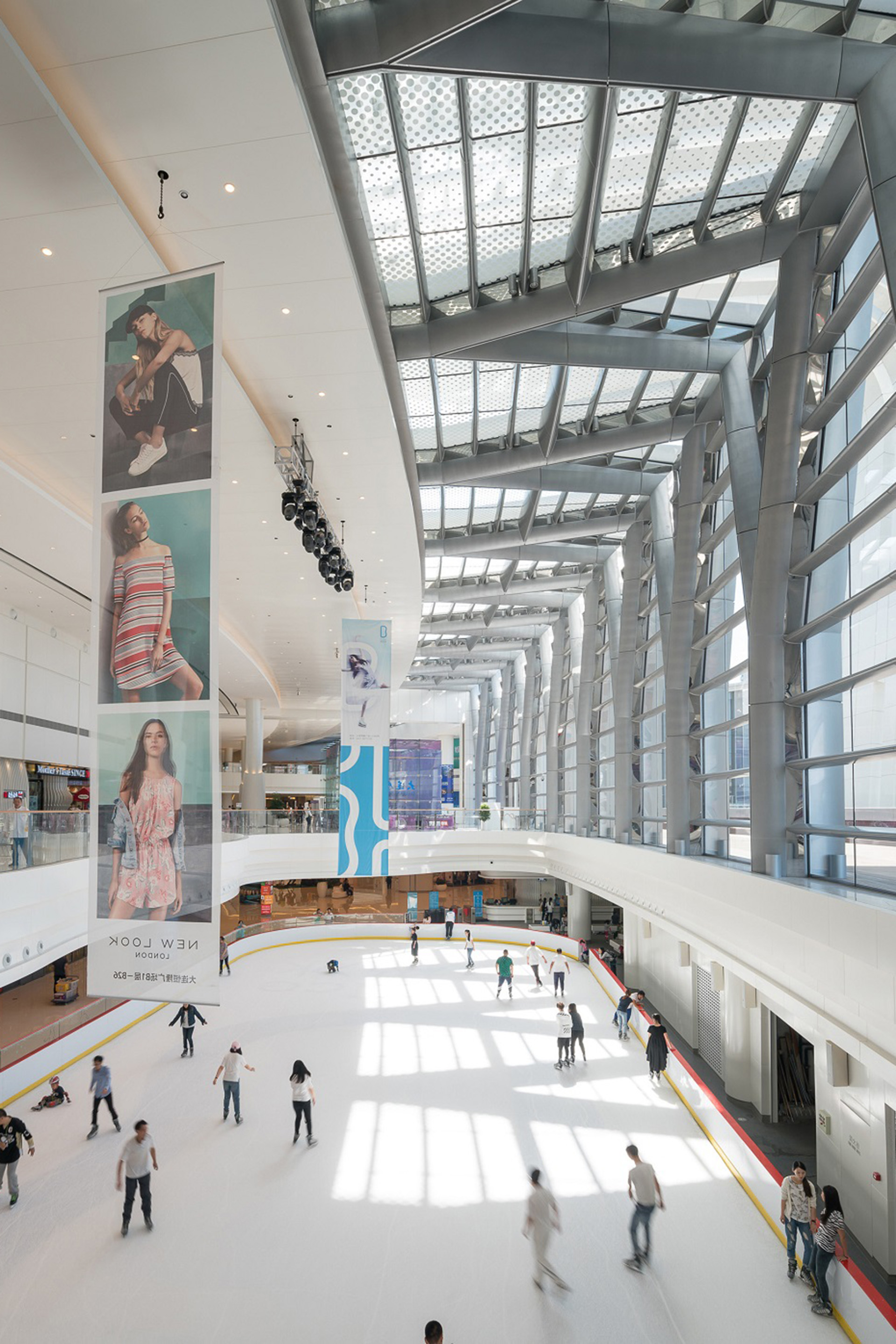 商场高端服装店设计,有设计感的服装店店铺