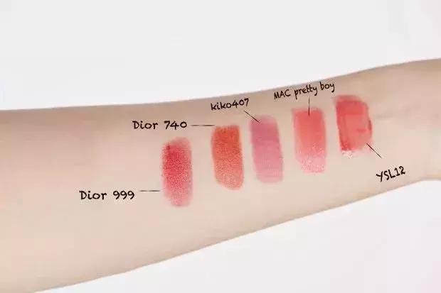 我们找了3位不会化妆的手残妇女，5分钟后变成了这样……