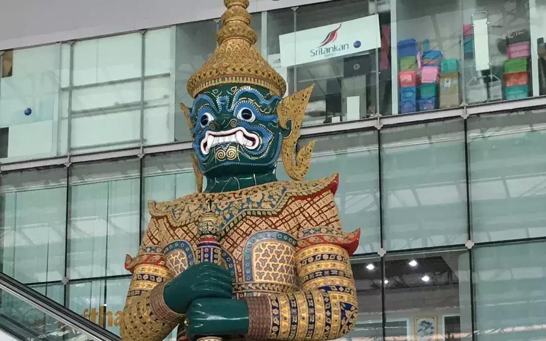 国外机场免税店购物怎么买,欧洲机场免税店必购