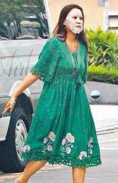 “哎呦你胸部下垂了！”“老娘挺过了！”