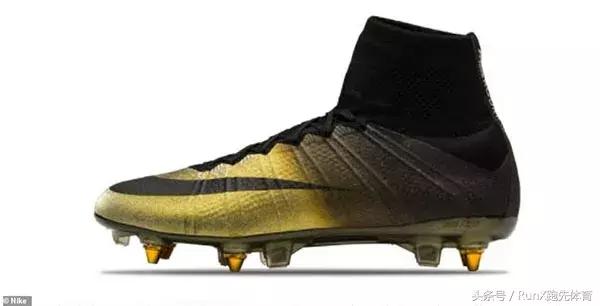 c罗15年踢曼城,c罗15代球鞋