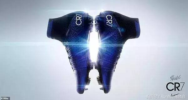 c罗15年踢曼城,c罗15代球鞋