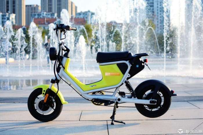 这才是真正的电动自行车,小牛评测特斯拉