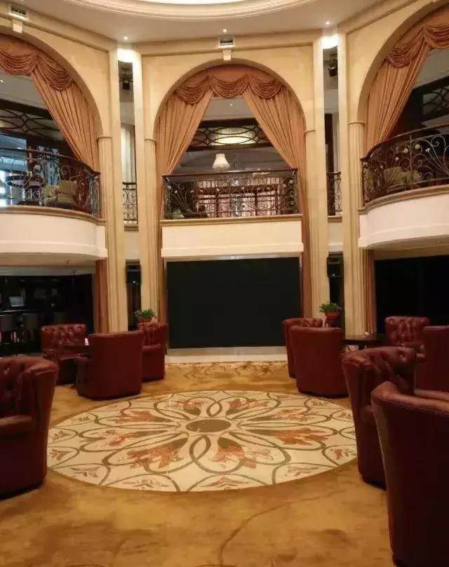 半圆弧窗幔窗帘效果图,别墅窗纱幔头效果图