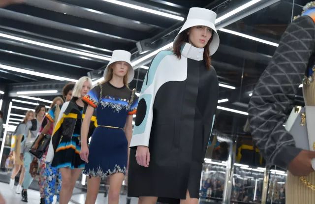 lv把迪奥收购了,LV母公司一季度销售额