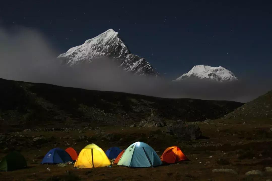 他在桂林复刻出《色戒》同款院子，还引来了《芳华》作者严歌苓