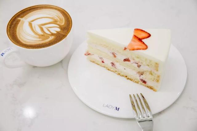 ladym用的什么牌子的奶油,ladym蛋糕6寸白桃乌龙测评