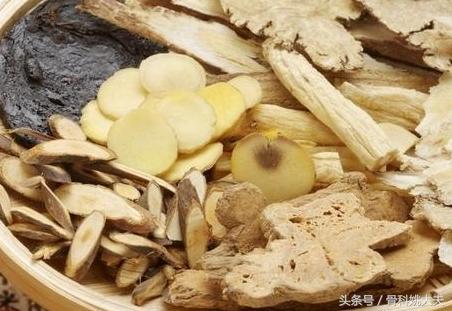 57岁女士右肩周炎治疗办法,62岁老人得肩周炎怎么治