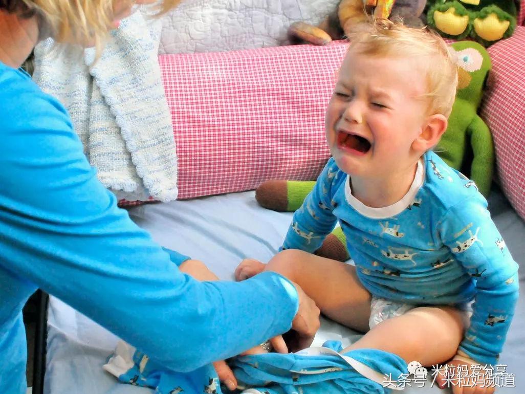 宝宝爱摸小鸡鸡，家长千万留个心眼！