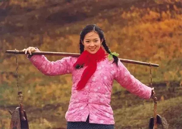 气质气场兼具的章子怡最喜欢用的口红色号！