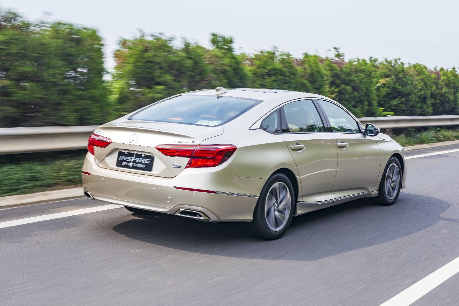 东风本田inspire260精致版落地价,本田雅阁1.5精英版与本田inspire