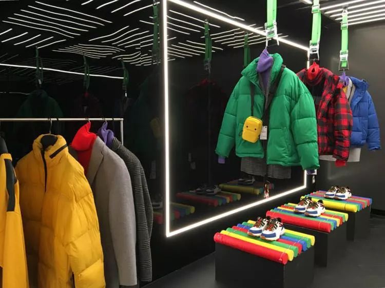 Zara中国首家新零售概念店，走艺术装置路线，完全为电商设计……