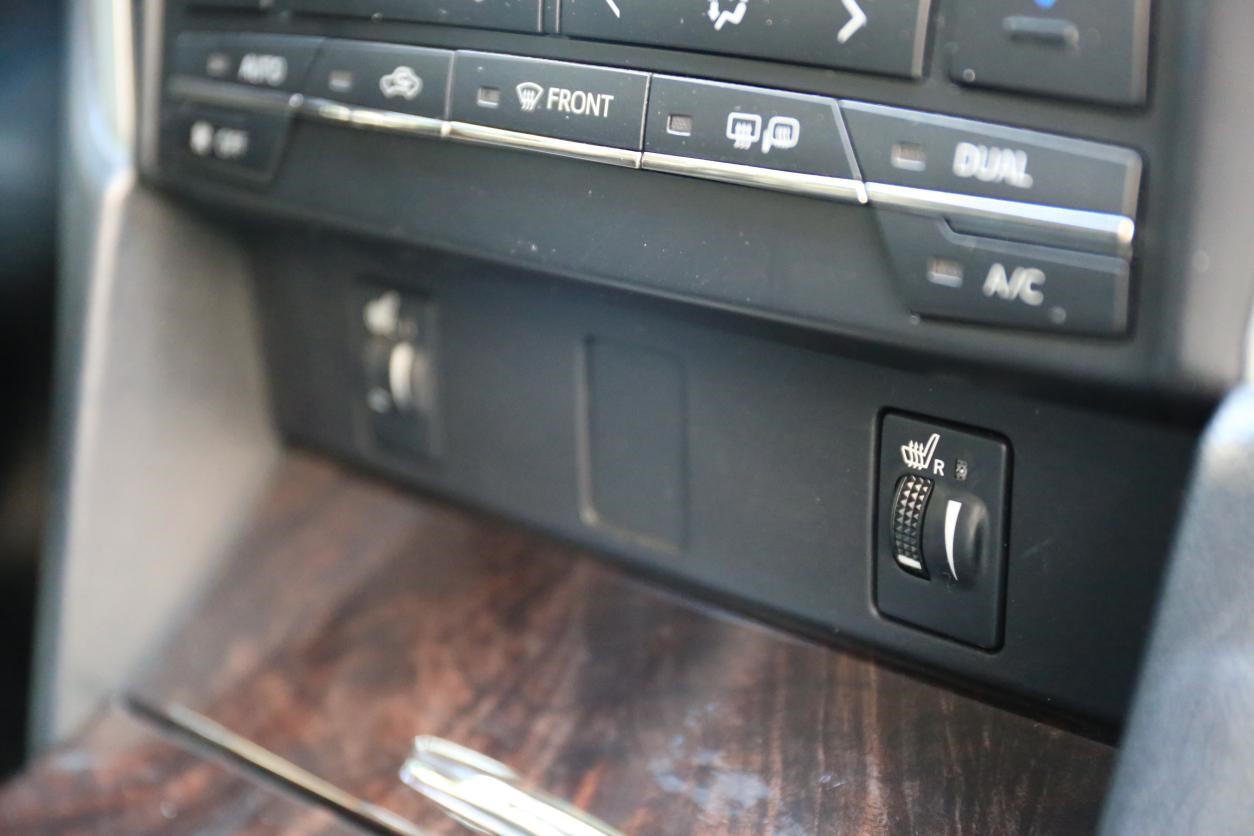 2023款凯美瑞2.0豪华版功能讲解,2023年凯美瑞2.0豪华版功能讲解