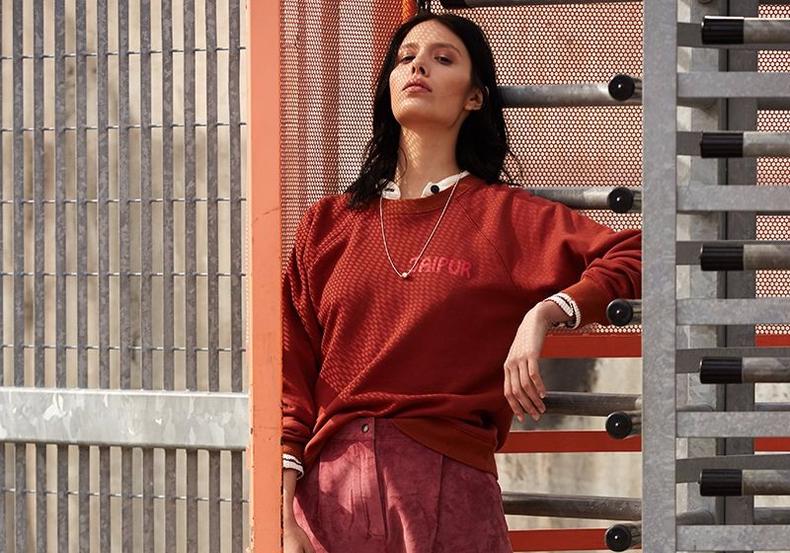 四十岁女人穿显气质的颜色,40左右穿什么颜色衣服显气质