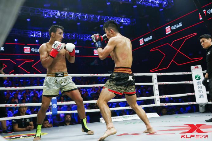 中国独苗冯兴礼强势晋级诸神4强，奇利亚宝刀未老KO对手太给力