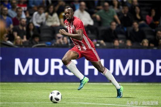 博尔特踢足球点球大作战,博尔特跑得赢姆巴佩吗