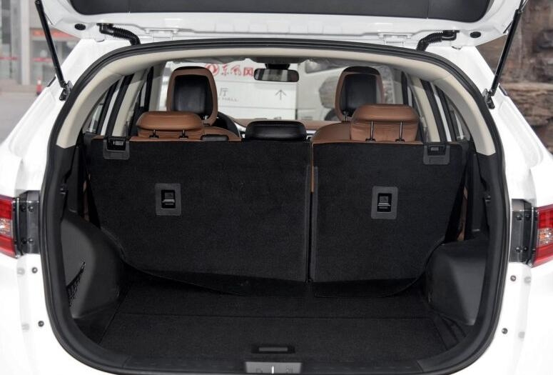 16年3万公里的东南DX7和11年8万公里的现代IX35,7万多适合哪款车