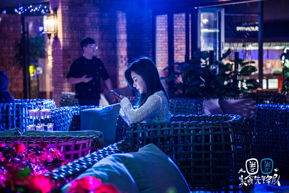 成都凌晨2点还在排队的贰麻酒馆，终于带着大熊猫来南昌了！