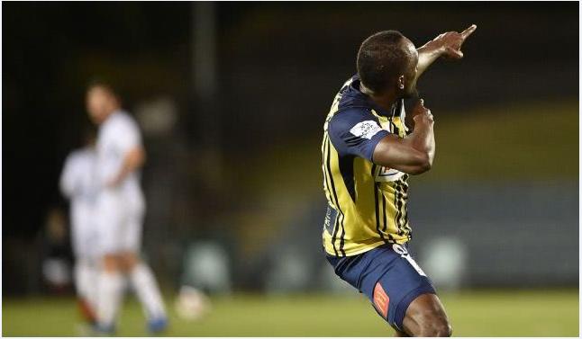 博尔特转行足球运动员是真的吗,博尔特踢足球扣篮