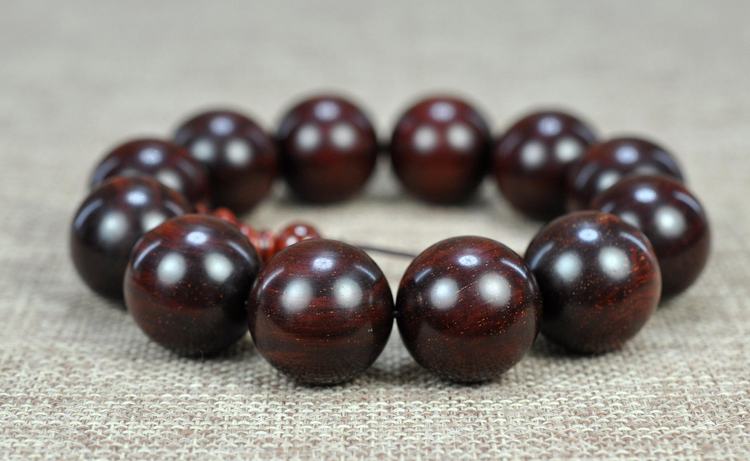 小叶紫檀为何不宜多盘,四种人不宜戴小叶紫檀