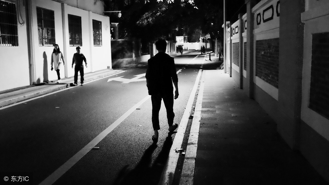 如今没有物质的爱情就像一盘散沙,没有物质的爱情就好比一盘散沙