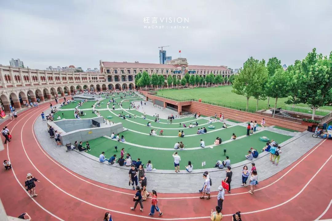 八十载体育圣地，新世纪民园广场