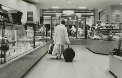 日本一*女妓**站街60年，拉客到74岁，等着一个永远等不到的嫖客