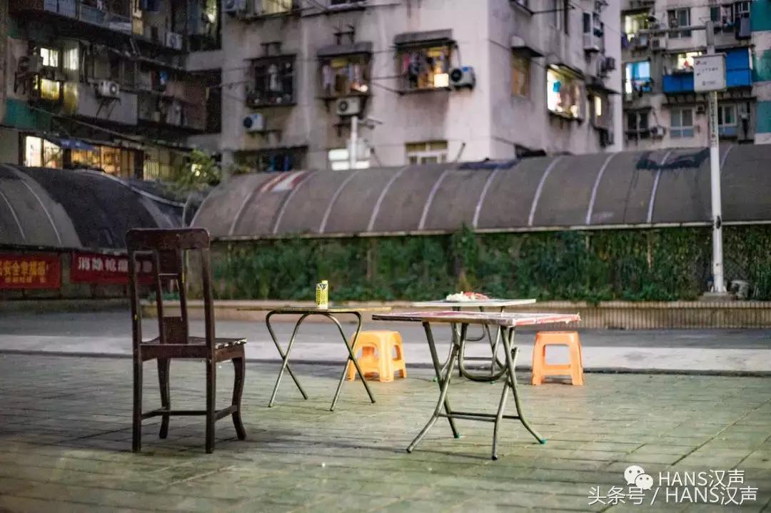 走，一起去武汉奇妙顶楼天台踢球蹦迪撸串