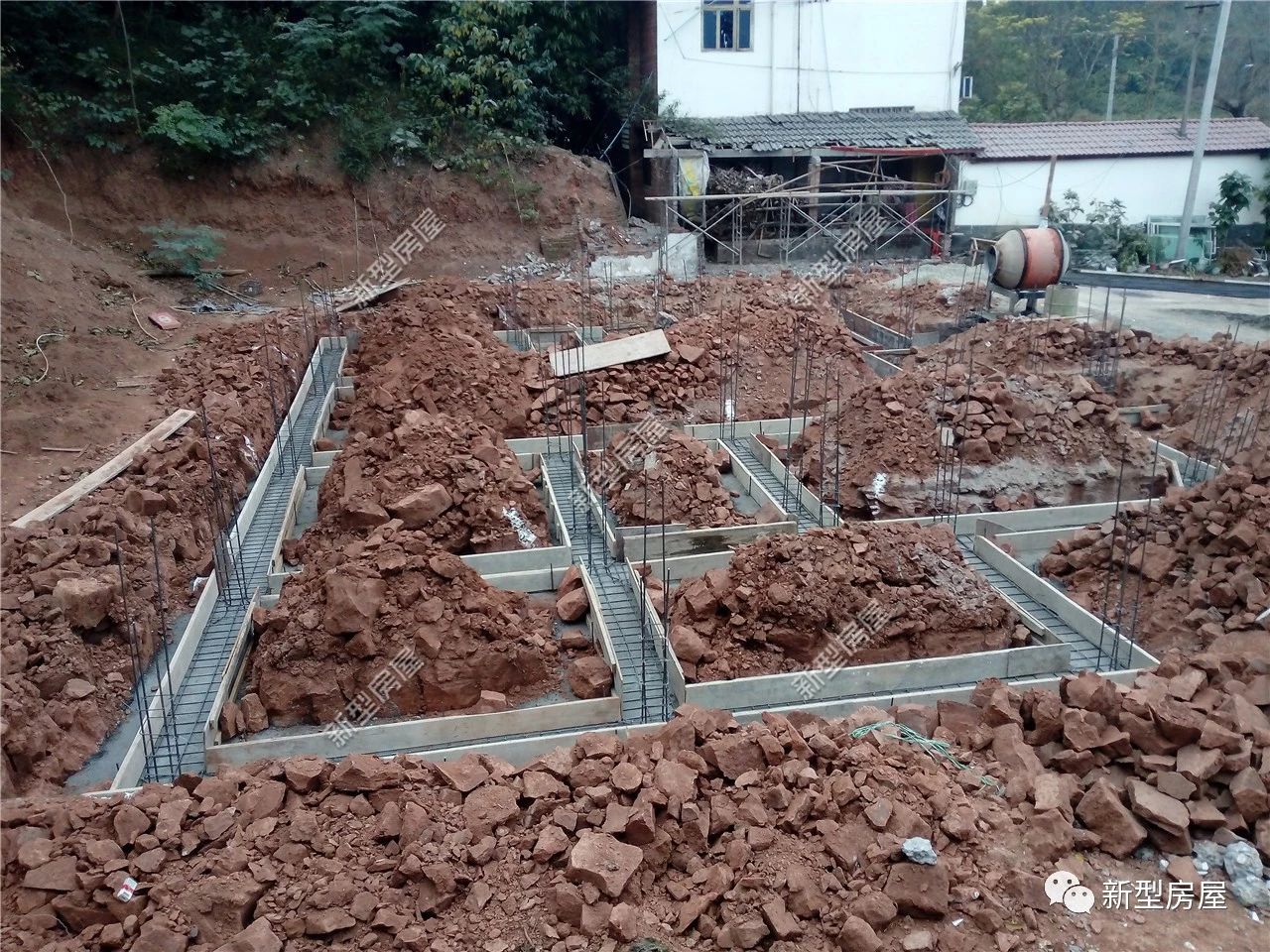 农村建房条形基础混凝土用哪种,农村建房如何确定条形基础宽度