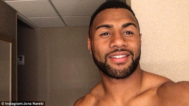 橄榄球员比赛中*丸睾**破裂浑然不知,带伤助队夺冠,手术缝合终保全