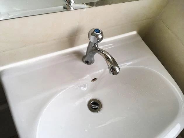 哪种玻璃胶防水不发霉,卫生间用什么玻璃胶不发霉