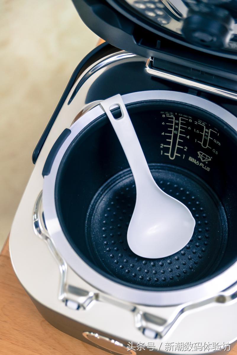 美的电饭煲与一般电饭锅区别,你见过可以把饭倒出来的电饭煲吗