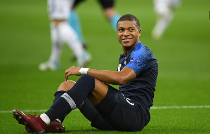 法国内斗开始？英超刺头点名支持第1帝星拿金球格里兹曼作何感想