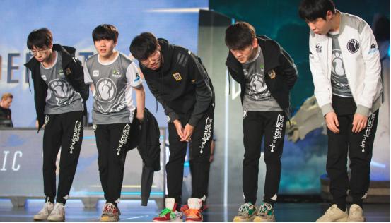 英雄联盟edg队员穿什么鞋子,edg全球总决赛同款鞋子