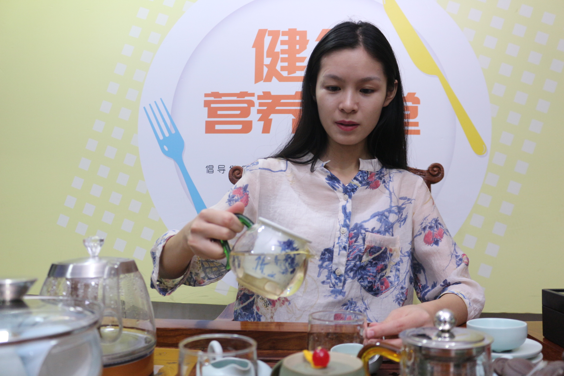 茶具都有什么材料的,茶具有哪些茶具十件套用法图解