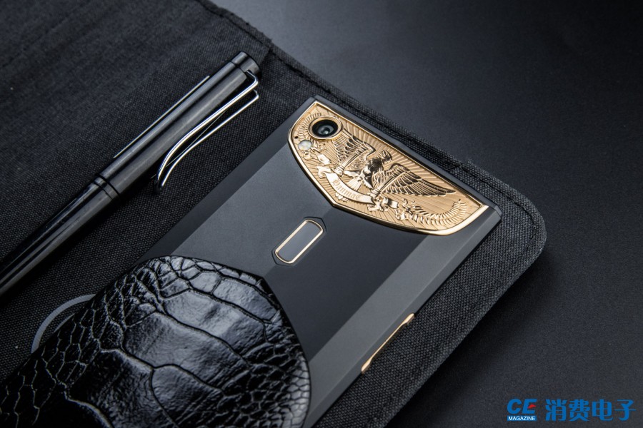 顶级奢华手机HANMAC骑士III开箱图赏，蓝宝石、钛合金、鳄鱼皮！