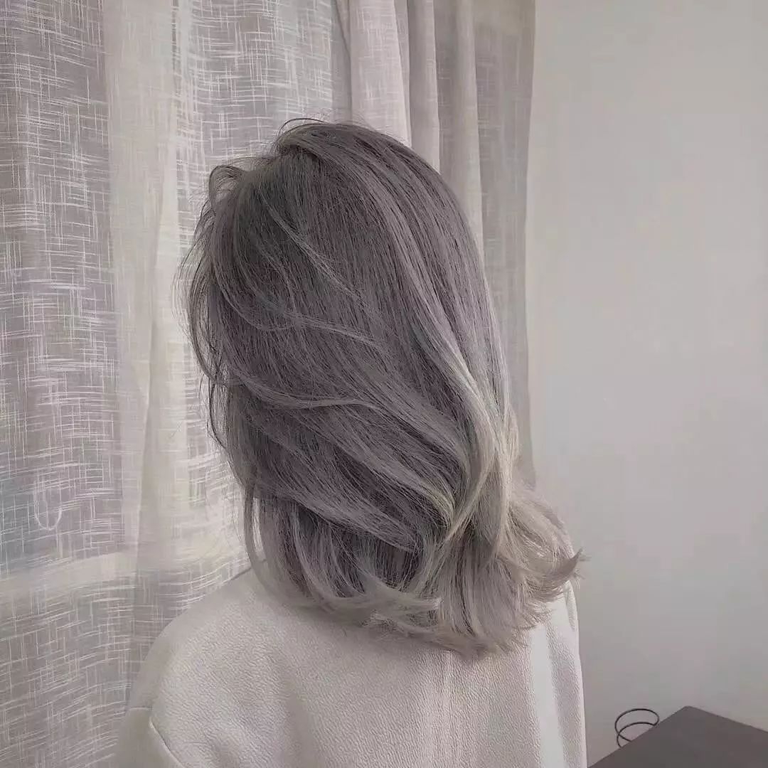 50岁女人脸大圆适合什么发型,脸大脖子短中年女士适合什么发型