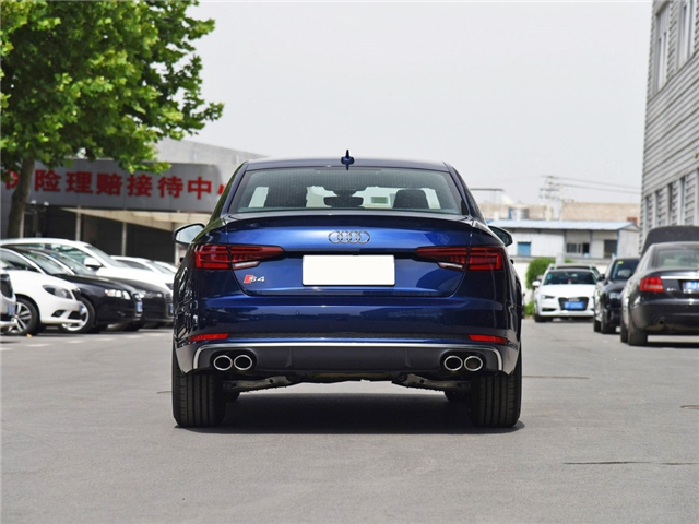 奥迪a43.0四驱quattro有多强,5.9秒破百的奥迪a4