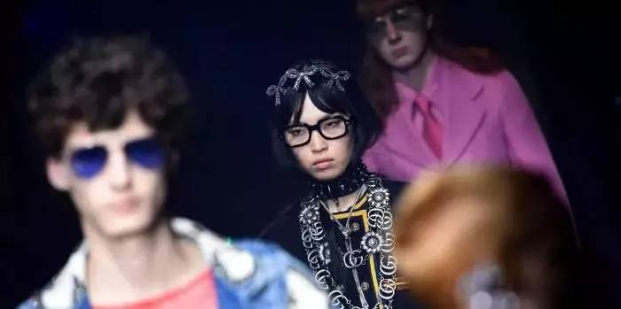 gucci和京东合作的短袖,gucci以假换真怎么样