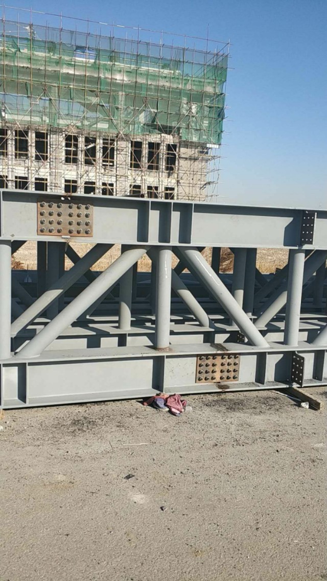 钢结构屋面安装要做什么资料,大面积钢结构屋面如何施工