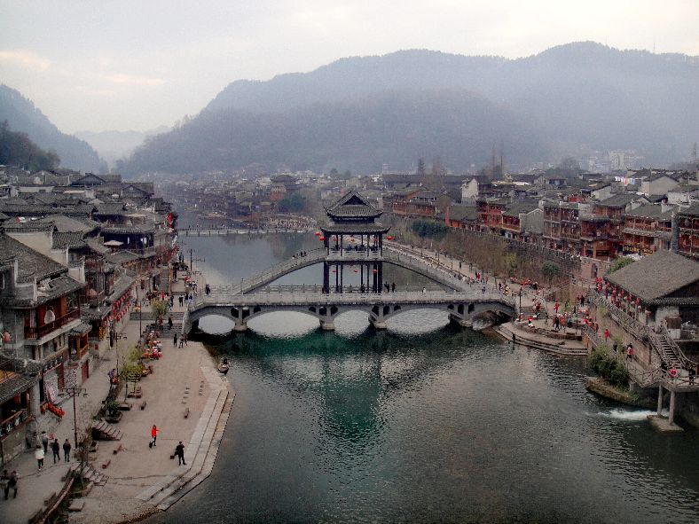 凤凰古城风景优美漂亮,凤凰古城被谁称作是最美的小城