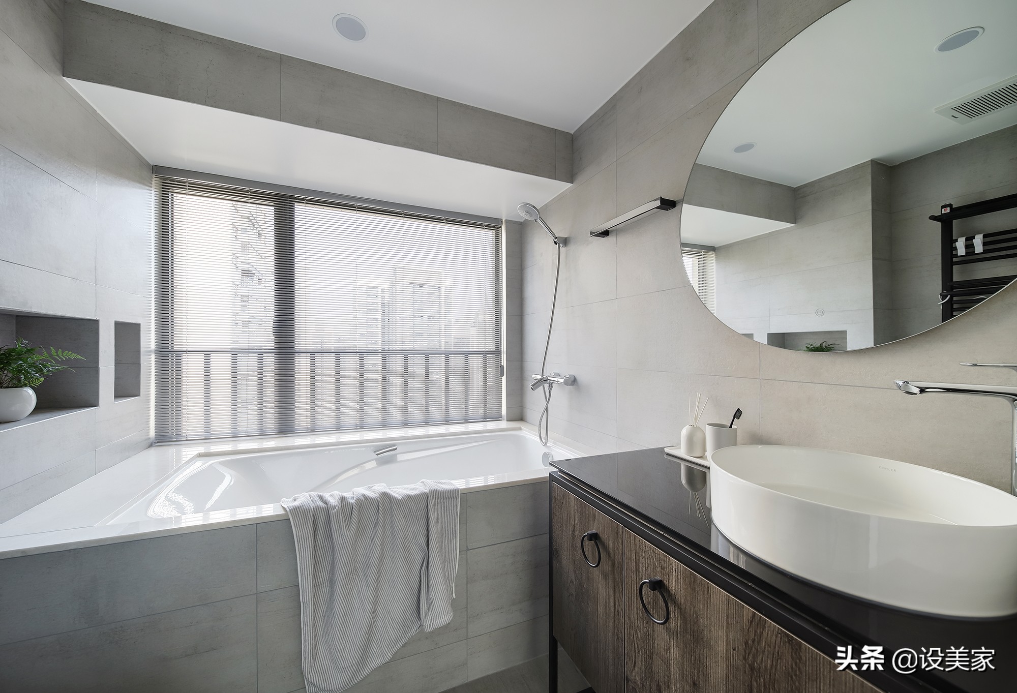 入户门对厨房和餐厅怎么化解最好,厨房窗户采光差怎么办