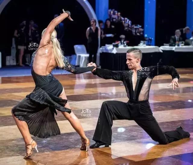 学拉丁要练哪些基本功,学习拉丁教学视频