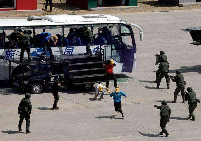 特警和警察有什么不同,特警和派出所干警有什么不同