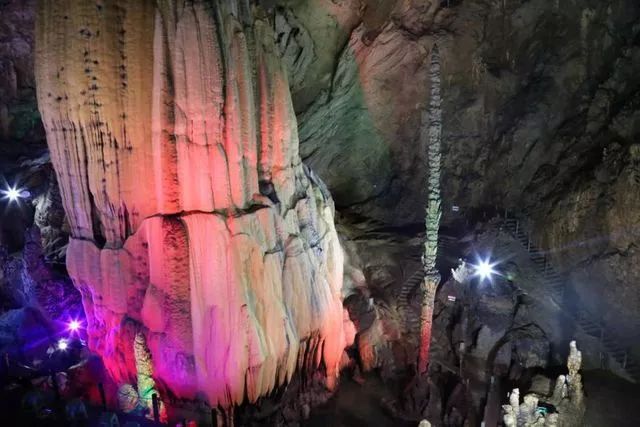 走起，去重庆万州西游洞看现实版的“定海神针”