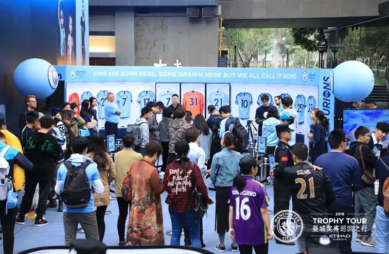 球星、赏川剧、看球蹦迪？奖杯中国行成都精彩瞬间全纪录！