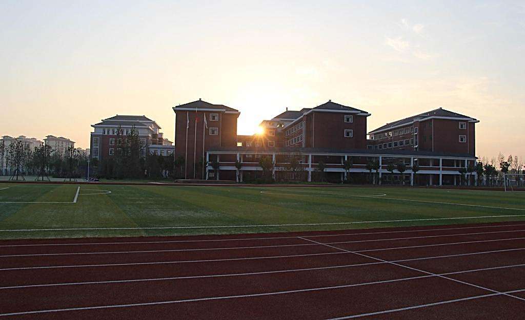 描写校园美好的好句,校园一角的好词好句好段